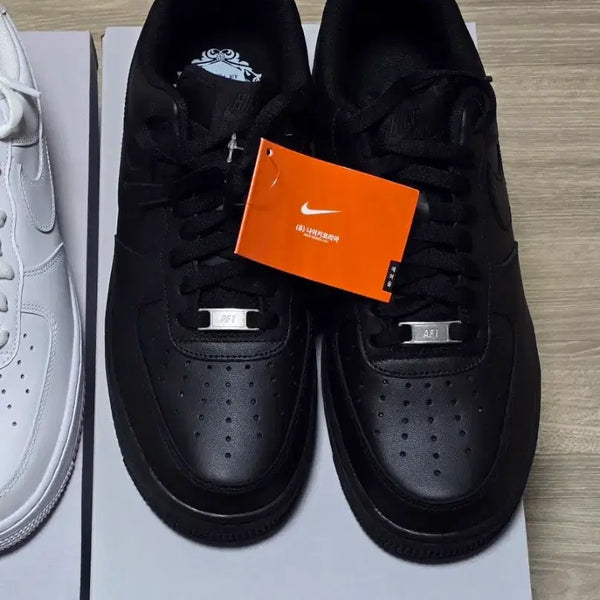 [BUNJANG] Nike Air Force 1 '07 All Black Sneakers / 나이키 에어포스1 올검 새상품