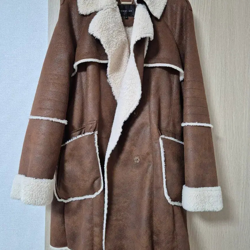 [BUNJANG] Mustbe Brown Shearling Lined Coat / 브라운 무스탕 코트 머스트비