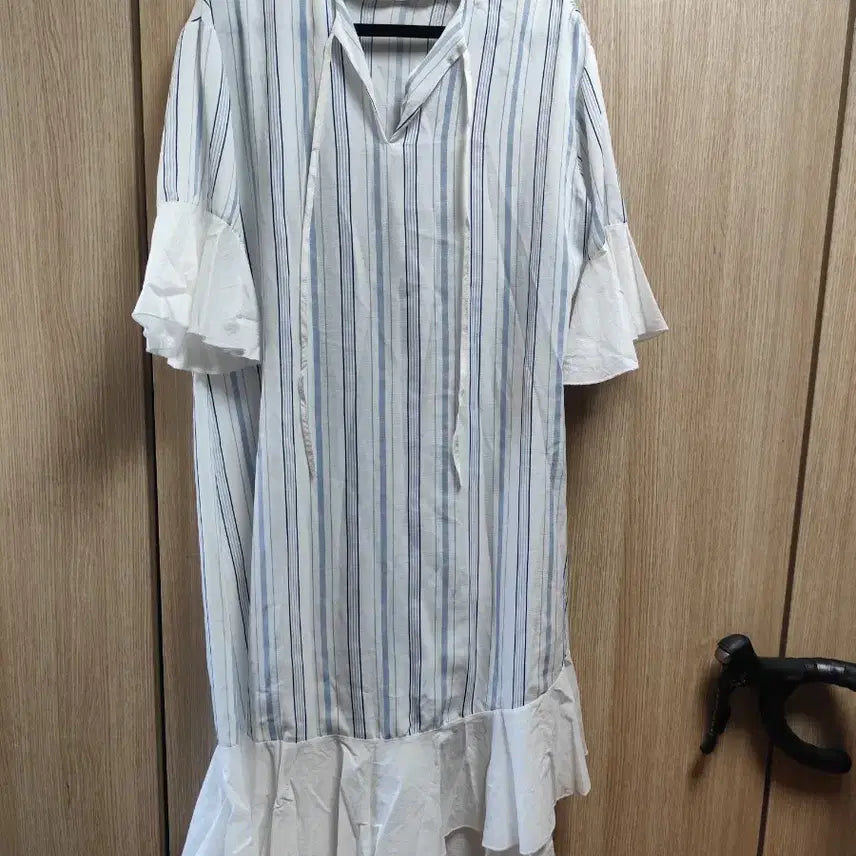 [BUNJANG] Melbon Striped Asymmetrical Ruffle Long Dress / 최종가격내림)멜본 스트라이프 언발 프릴 롱 원피스