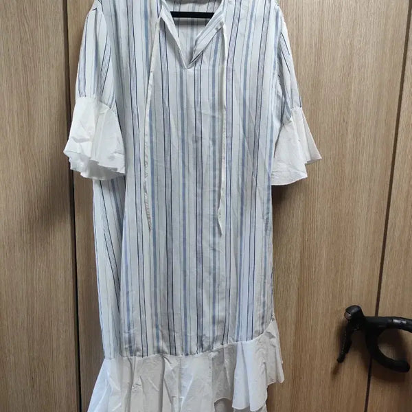 [BUNJANG] Melbon Striped Asymmetrical Ruffle Long Dress / 최종가격내림)멜본 스트라이프 언발 프릴 롱 원피스