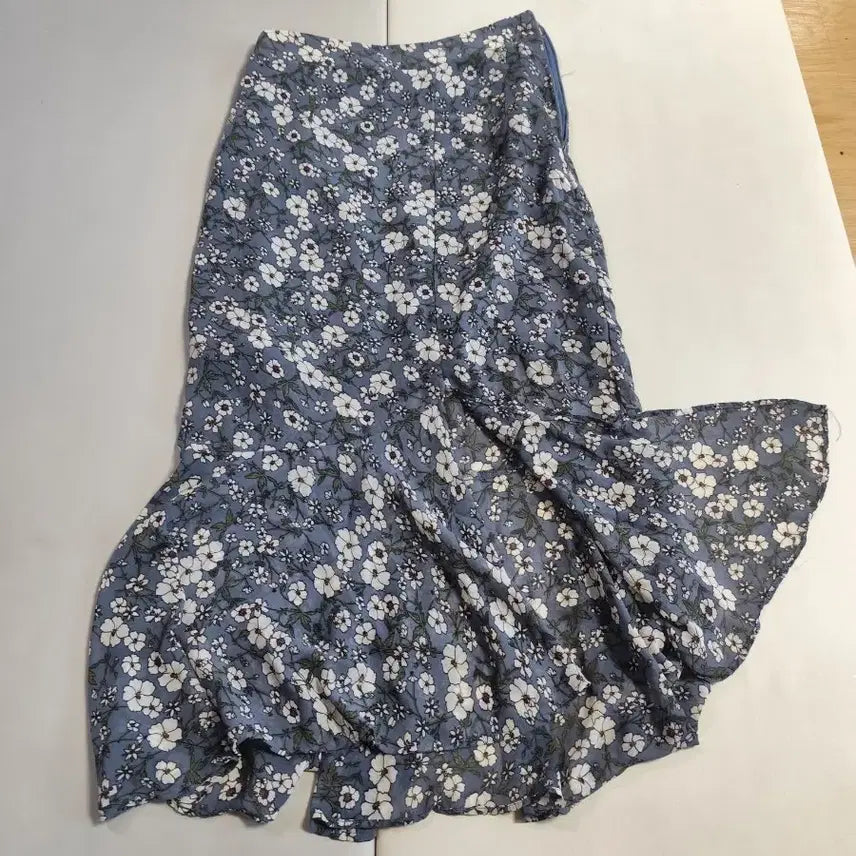 [BUNJANG] Chiffon Long Slit Skirt - Light Blue Floral Print / 최종가격내림)진그레이 꽃무늬 쉬폰 롱 트임 스커트 새제품
