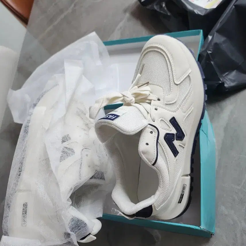 [BUNJANG] Unisex Sneakers Size 250 / 운동화 250