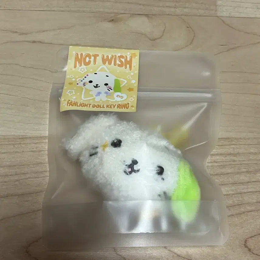 [BUNJANG] NCT WISH Yushi Face Keyring & Fanlight Doll Keyring (Sealed) / 엔시티위시 룐룐 얼굴 키링 / 룐룐 팬라이트 돌 키링 미개봉