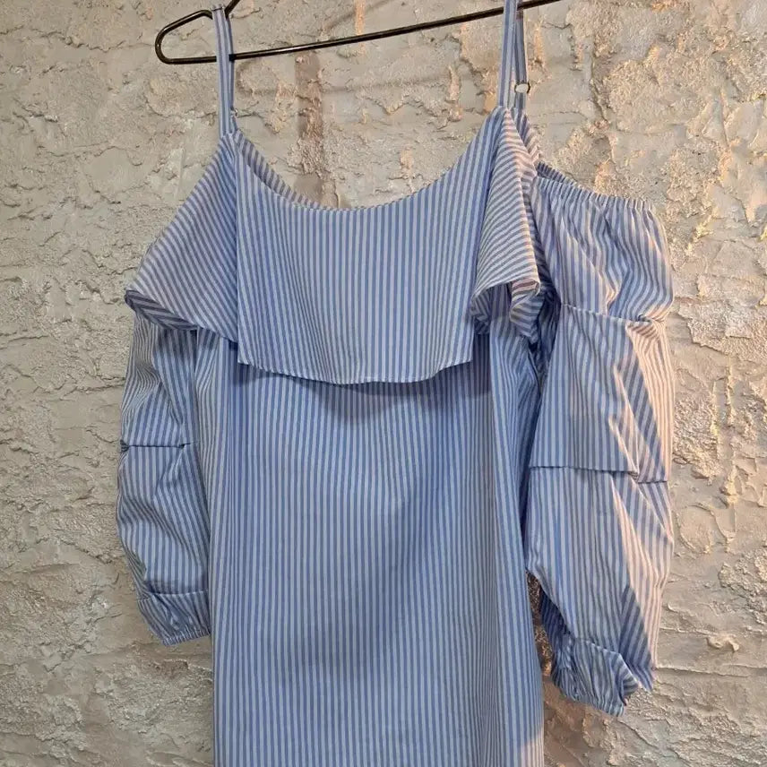 [BUNJANG] SUPPLY & DEMAND Striped Ruffle Off-Shoulder Blouse (US-Made) / (미국산)SUPPLY &DEMAND써플라이앤디멘드 프릴 오프숄더 블라우스