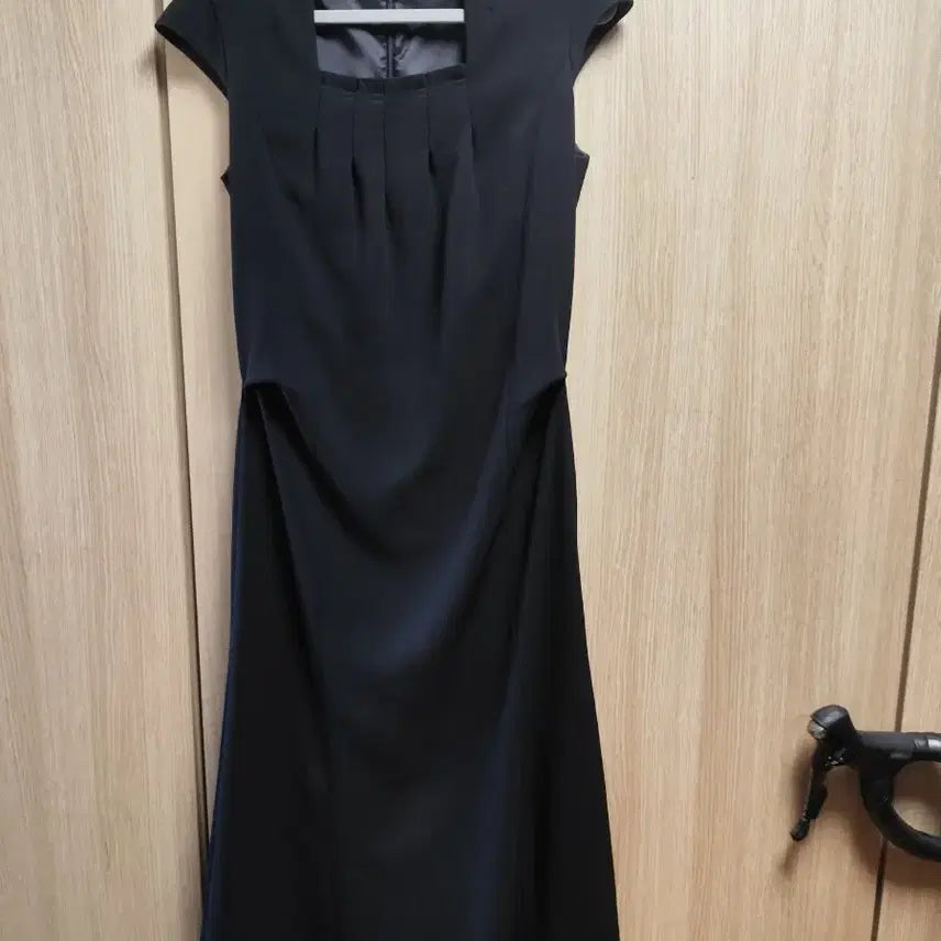 [BUNJANG] Black Square Neck Cap Sleeve Long Dress / 최종가격내림)블랙 스퀘어넥 캡소매 원피스