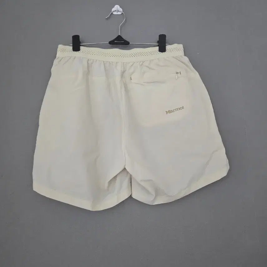 [BUNJANG] Mammut White Shorts M Size / 마무트 화이트 반바지  M  고무줄  28인지