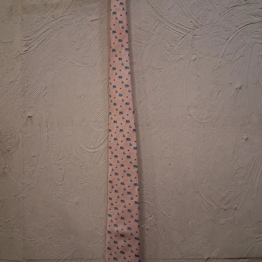 [BUNJANG] Hermes Pink Hippopotamus Pattern Silk Necktie / 에르메스 핑크색 하마 패턴 실크 넥타이