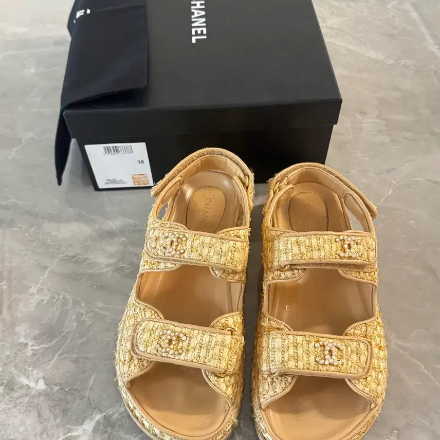 [BUNJANG] Chanel Belted Sandals Rattan Pearl / 샤넬 밸트샌들(라탄)