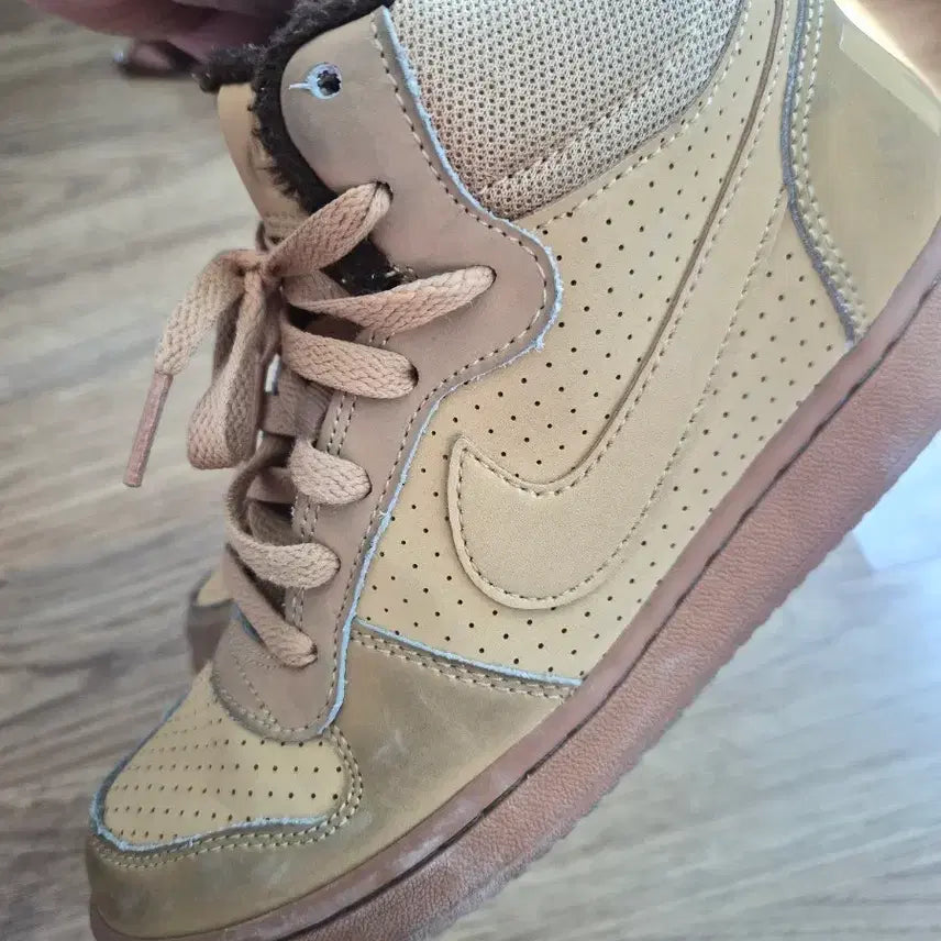[BUNJANG] Nike Dunk High Warm Brown Suede Fur Lined Sneakers (230) / 나이키 덩크 하이 웜 브라운 스웨이드 퍼 안감 (230)