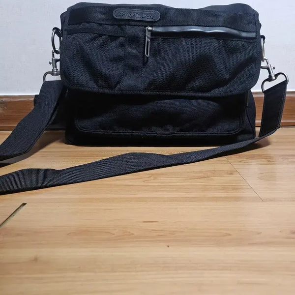 [BUNJANG] Calvin Klein Jeans Black Messenger Crossbody Bag / 캘빈클라인진스 크로스백 블랙 메신저백 가방