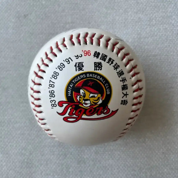 [BUNJANG] Haitai Tigers 1996 Championship Ball (Medium Size) / 해태 타이거즈 1996년 우승구 중형구