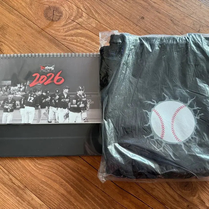 [BUNJANG] KT Wiz Viktori 2026 Calendar & Cooler Bag Set / 2026 KT WIZ 빅또리 캘린더 + 보냉백 새상품 판매합니다