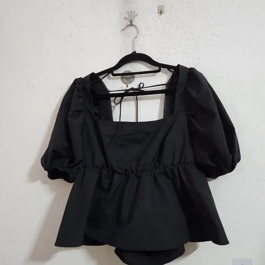 [BUNJANG] Puff Sleeve Square Neck Blouse - Black / 퍼프 소매 스퀘어넥 블라우스 블랙