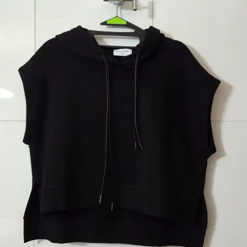 [BUNJANG] KUJTEN Sleeveless Hoodie Cargo Pants Set / KUJTEN 블랙 민소매 후드 카고 바지 세트 55