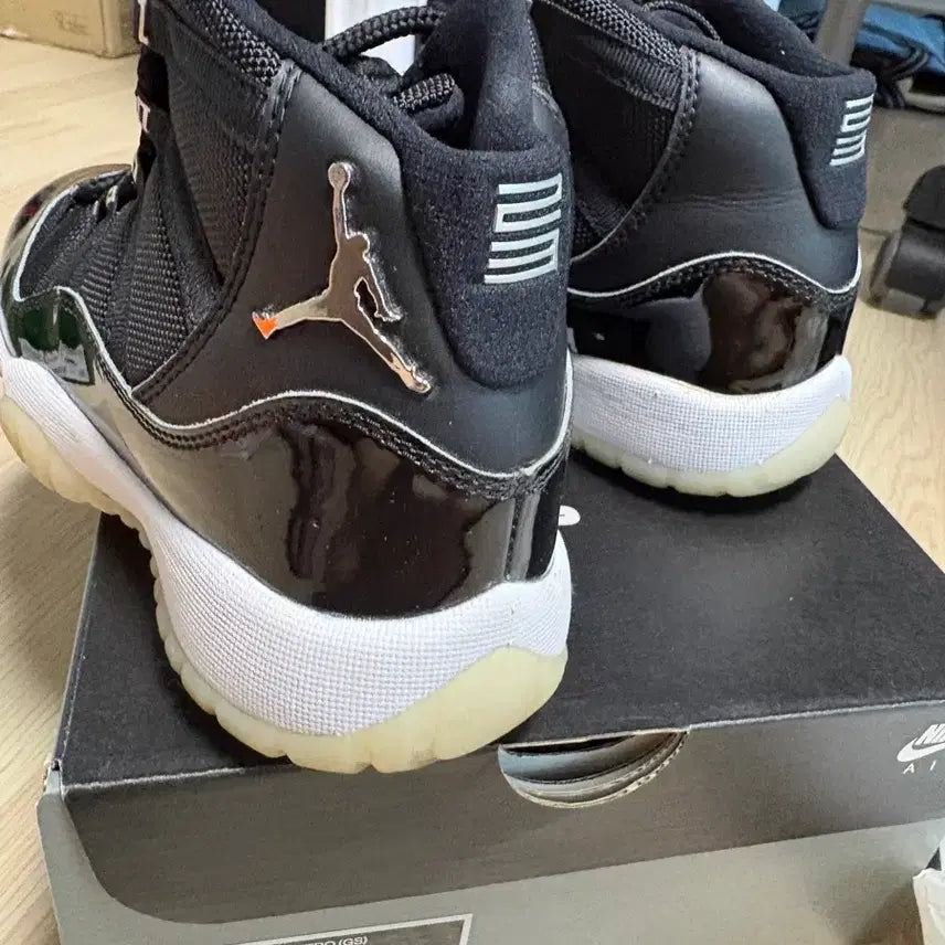 [BUNJANG] Air Jordan 11 Retro (GS) Black / 에어 조던 11 레트로 (GS) 블랙 230