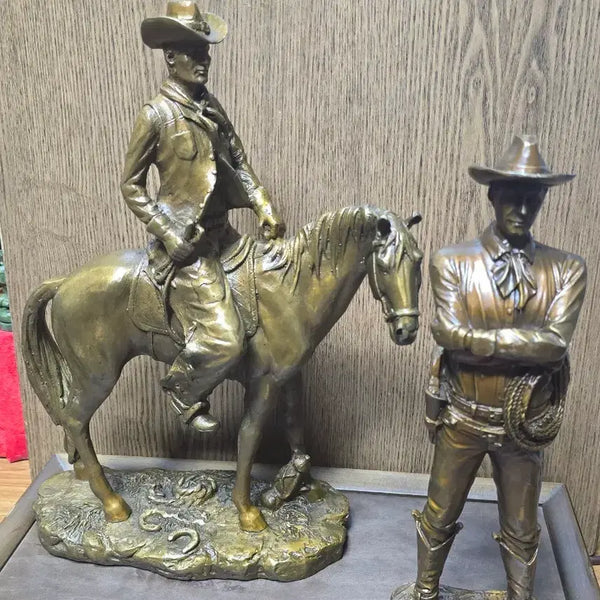 [BUNJANG] Cowboy Statue Set: Horse-Riding and Standing Cowboy Figurines / 카우보이 동상 세트 말 탄 카우보이 입상