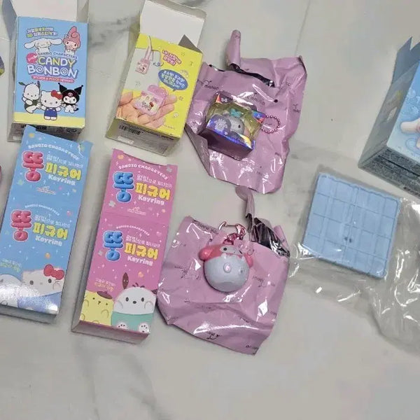 [BUNJANG] Sanrio Characters Mini Figures Keychain Set / 산리오 캐릭터 굿즈 피규어 열쇠고리 피규어 등 비닐만개봉한 미사용 새상품