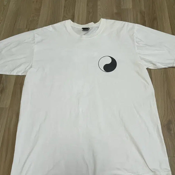 [BUNJANG] Stussy x Our Legacy Work Shop OL Yin Yang Pigment Dyed Tee White / L) 스투시 아워레가시 콜라보 워크샵 음양 피그먼트 다이드 티셔츠 화이트