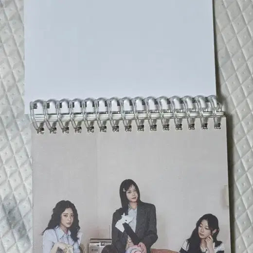 [BUNJANG] LE SSERAFIM 2025 Season's Greetings Diary / 르세라핌 시그 2025 시즌그리팅 다이어리