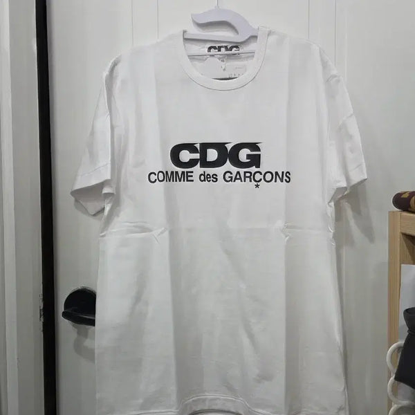 [BUNJANG] Comme des Garçons CDG Logo T-Shirt White XL / 꼼데가르송 CDG 반팔티 흰색 XL