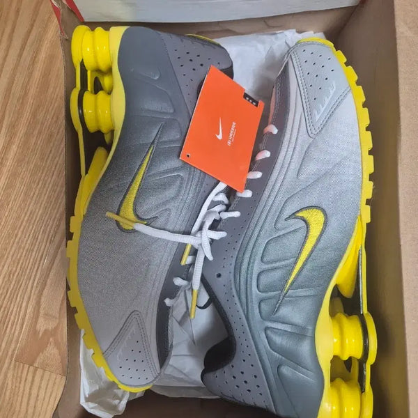 [BUNJANG] Nike Shox R2 Sneakers Grey & Yellow (270mm) / 새싱품 나이키 샥스 R2 IH3397-078 ,270사이즈