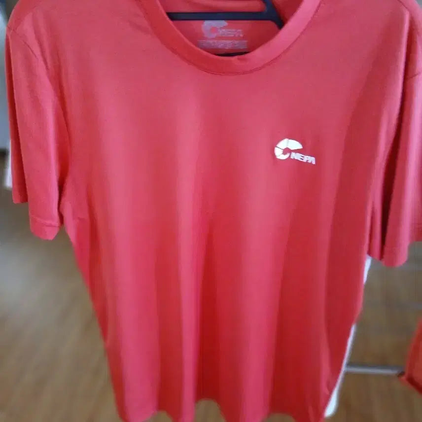 [BUNJANG] Nepa Red Short-Sleeve T-Shirt / 네파 반팔티 레드