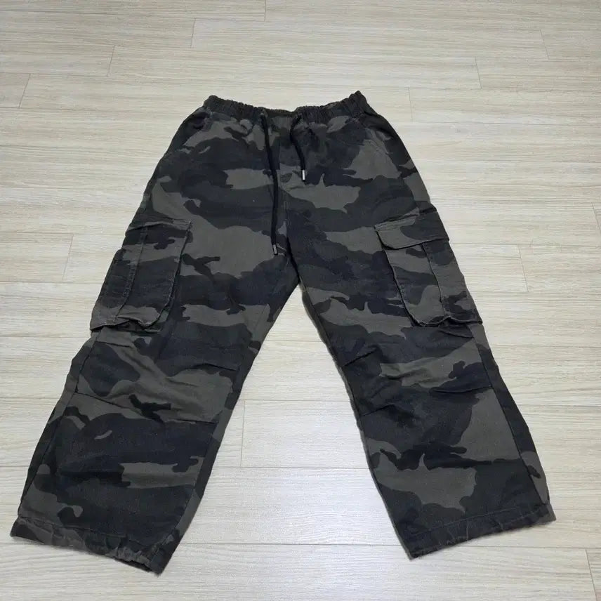 [BUNJANG] Camo Military Cargo Pants (Size 28/S) / (실착1회) 카모 밀리터리 카고팬츠 28 (S)