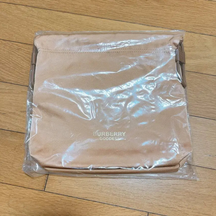 [BUNJANG] Burberry Goddess Drawstring Pouch / 버버리 가디스 드로우 스트링 파우치