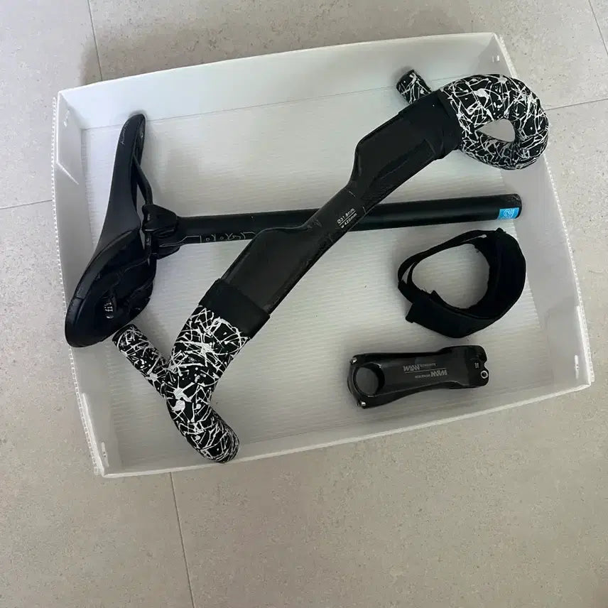 [BUNJANG] Pixie Components Carbon Handlebar, Seatpost, Saddle, Stem, and Straps / 픽시 컴포넌트 판매