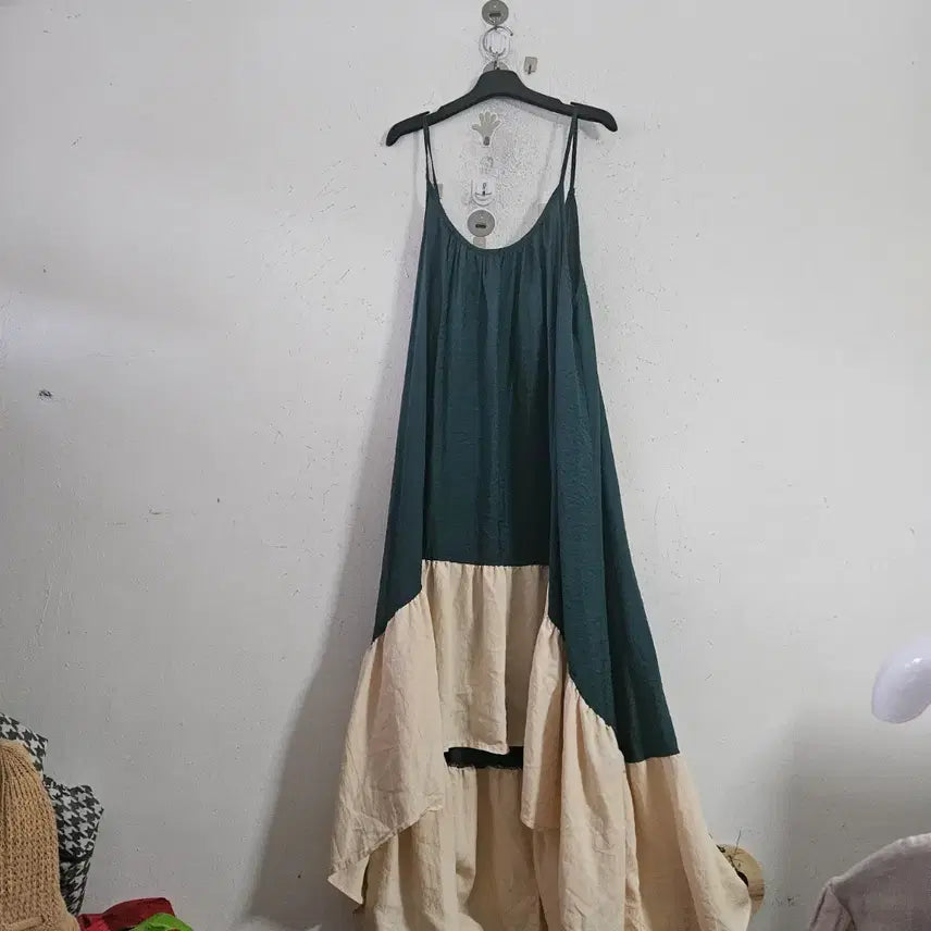 [BUNJANG] Khaki Color Block Spaghetti Strap Dress / 카키 배색 끈나시 원피스