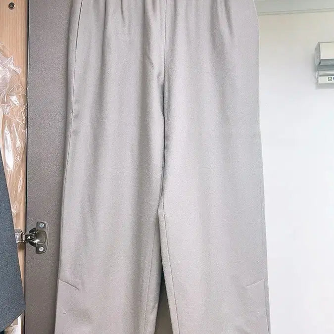 [BUNJANG] Mickbe Straight Leg Slacks - Grey / 제평 미크베 일자 슬랙스