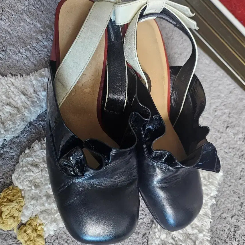 [BUNJANG] Lucky Chouette Black Ribbon Detail Block Heel Mules / 럭키슈에뜨 235