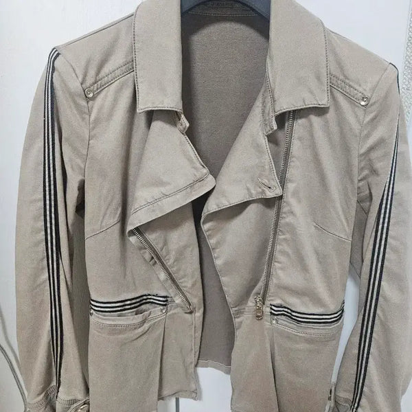[BUNJANG] Patrizia Pepe Beige Stripe Women's Jacket (Size 44-55) / 이탈리아 베이지 컬러 스트라이프 여성 재킷 44~55