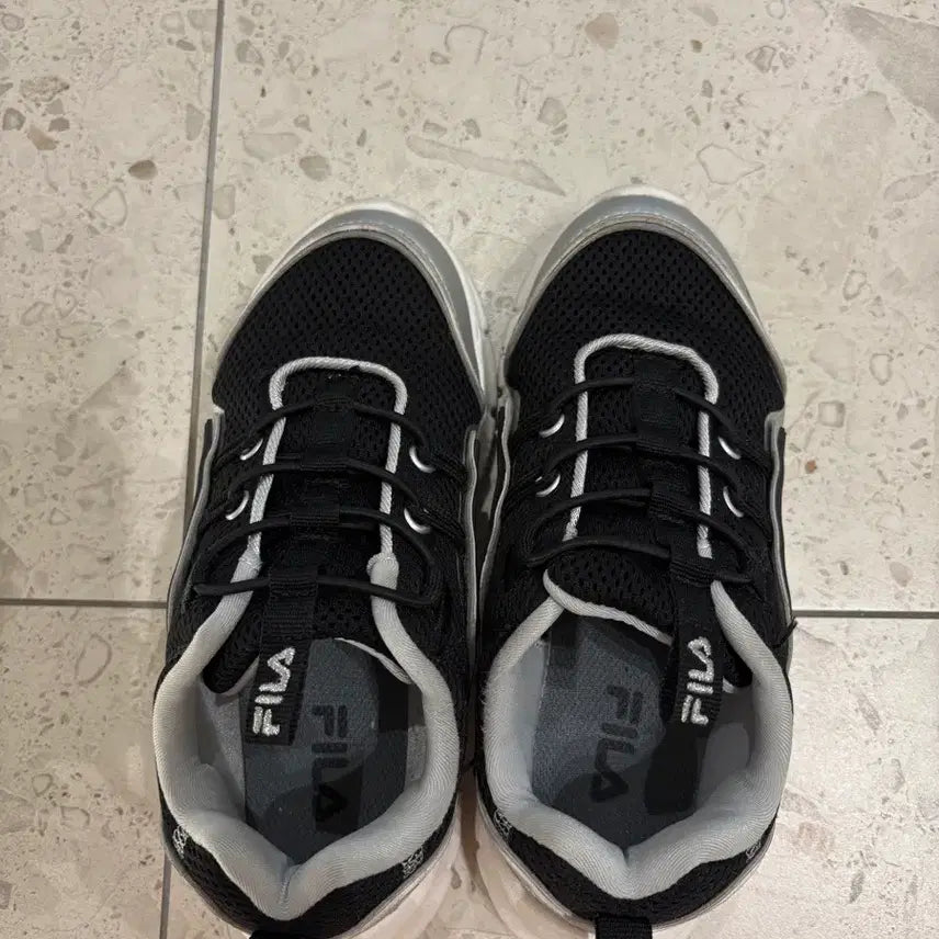 [BUNJANG] Fila Kids Sneakers Black and Silver / 키즈 휠라 운동화 블랙 앤 실버200mm