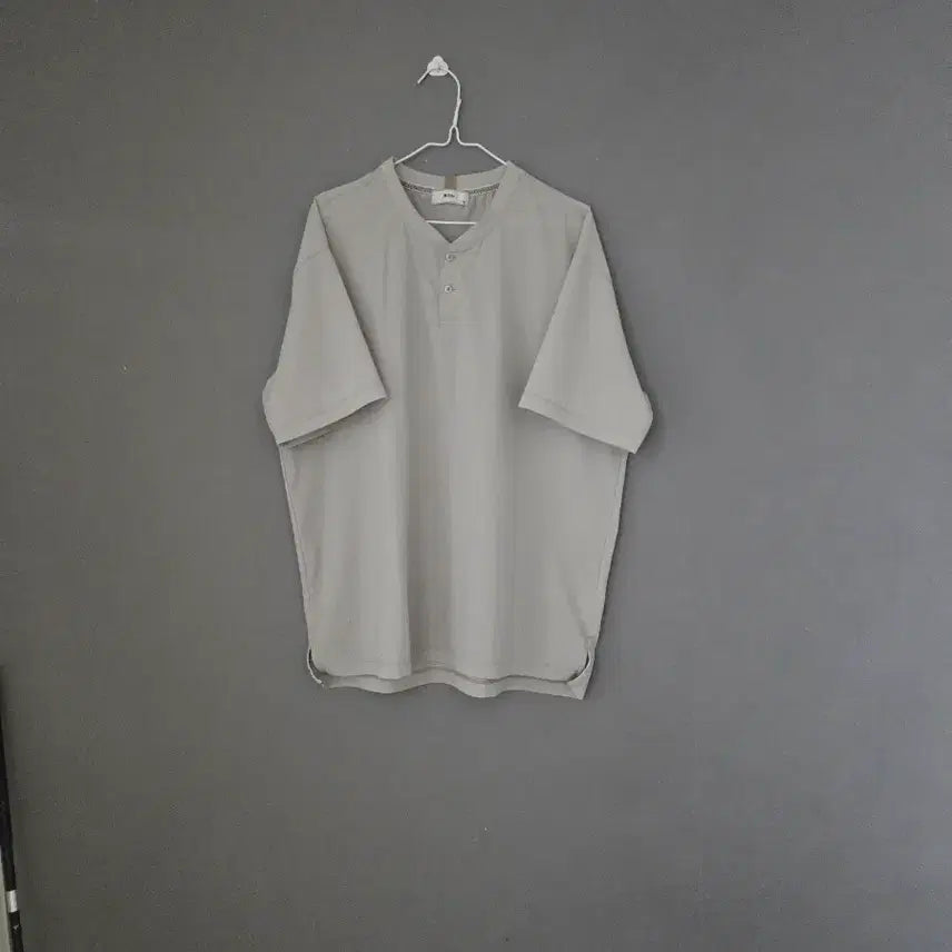[BUNJANG] Beige Henly Neck Short Sleeve T-Shirt / 베이지 헨리넥 반팔 티셔츠  100
