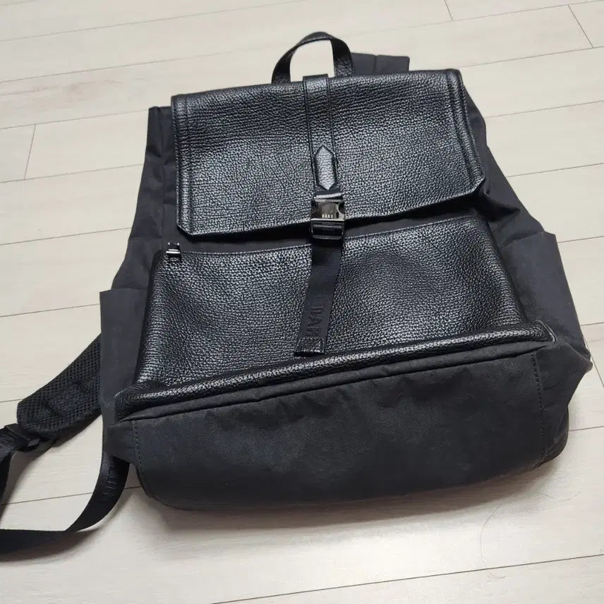 [BUNJANG] Daks Black Leather Panel Laptop Backpack / 닥스 블랙  가죽 배색 노트북 백팩