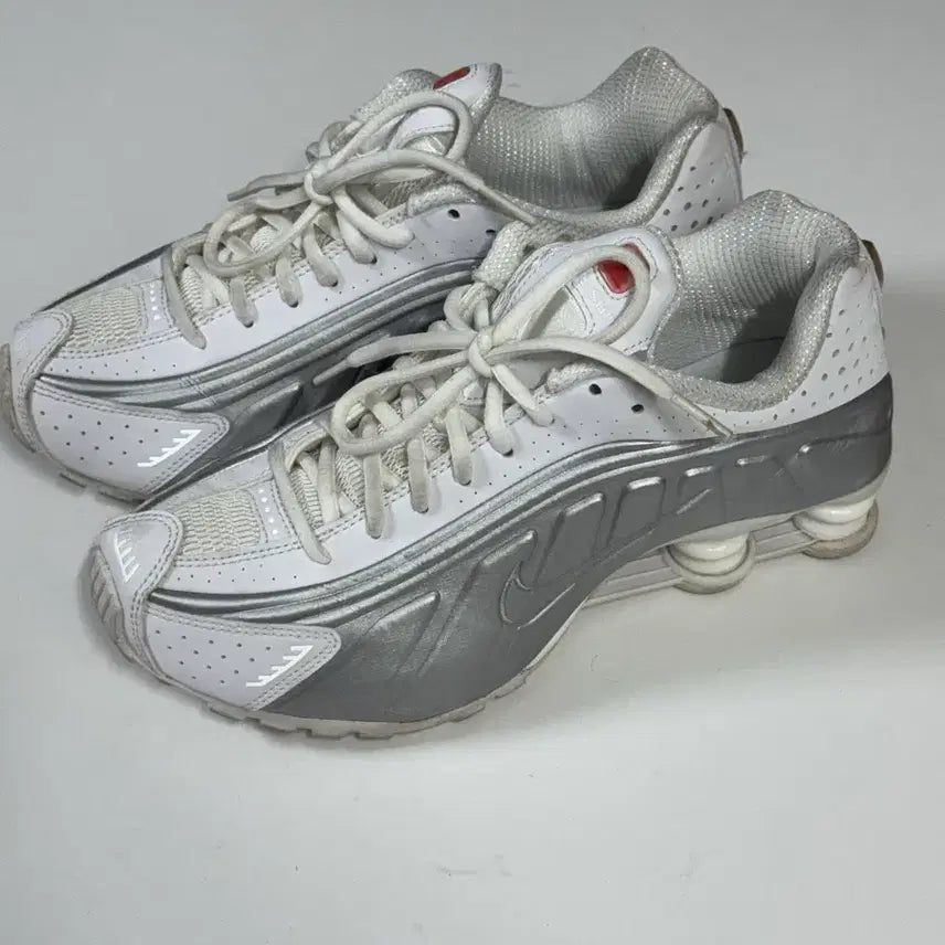 [BUNJANG] Nike Shox R4 White Metallic Silver 245 / 나이키 샥스 R4 화이트 메탈릭 실버 245