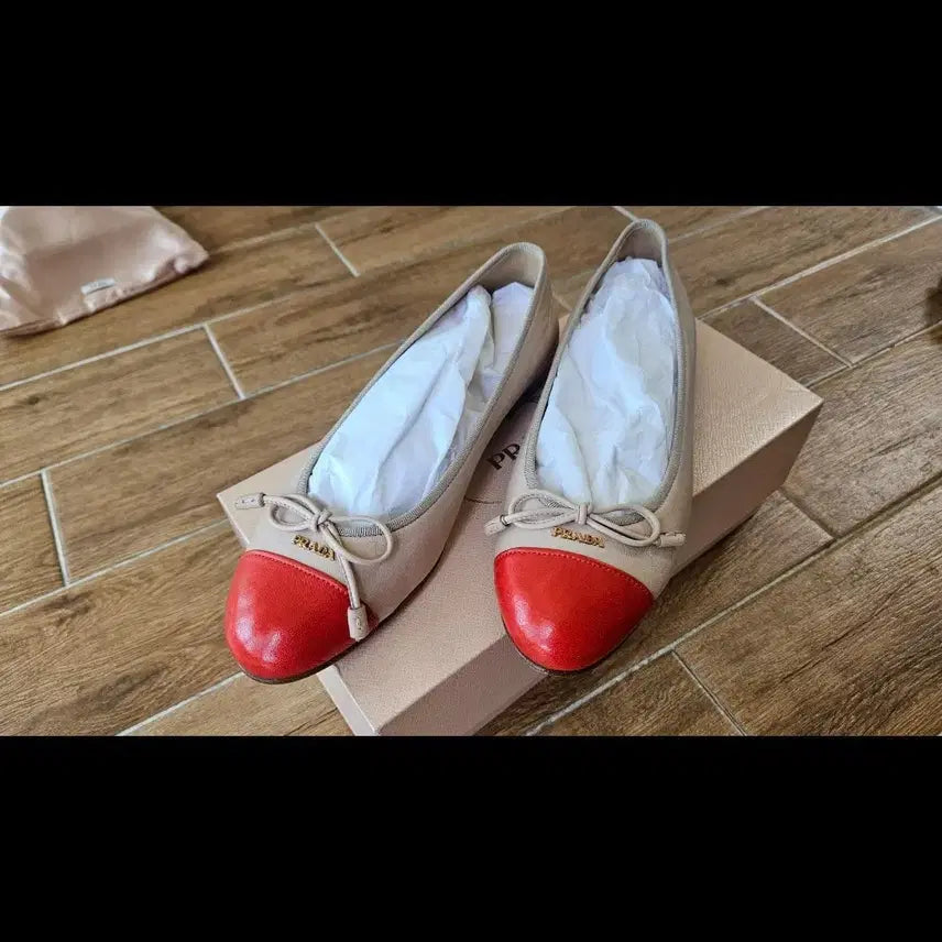 [BUNJANG] PRADA Two-Tone Beige Red Ribbon Flats / PRADA 프라다 투톤 베이지 레드 배색 리본플랫슈즈 새상품 팝니다!