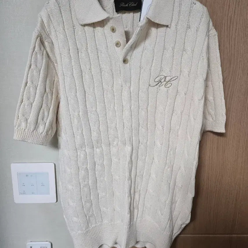 [BUNJANG] PUER 23FW Richclad Embroidered Logo Knit Polo Ivory 52 / 퓨에르 리치클래드 자수로고 니트폴로 아이보리52사이즈