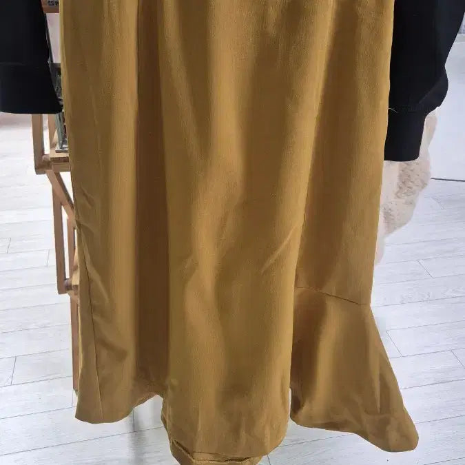 [BUNJANG] Mustard Back-Banding Flare Skirt S Size / 머스타드 뒷밴딩 플레어 스커트
