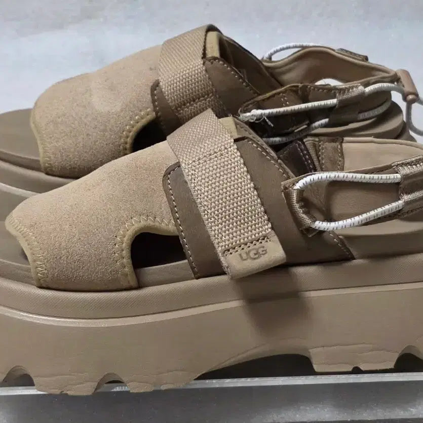 [BUNJANG] UGG Cady Leather Platform Sandals (Women's, 235-240) / 어그 UGG 캐디 가죽 키높이 샌들 여성용 235~240