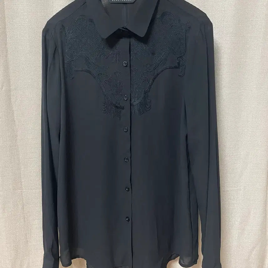 [BUNJANG] Mary & Marie Black Embroidered Sheer Shirt (Free Size) / 메리앤마리 블랙 자수 시스루 셔츠 F