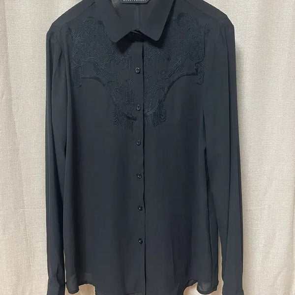 [BUNJANG] Mary & Marie Black Embroidered Sheer Shirt (Free Size) / 메리앤마리 블랙 자수 시스루 셔츠 F