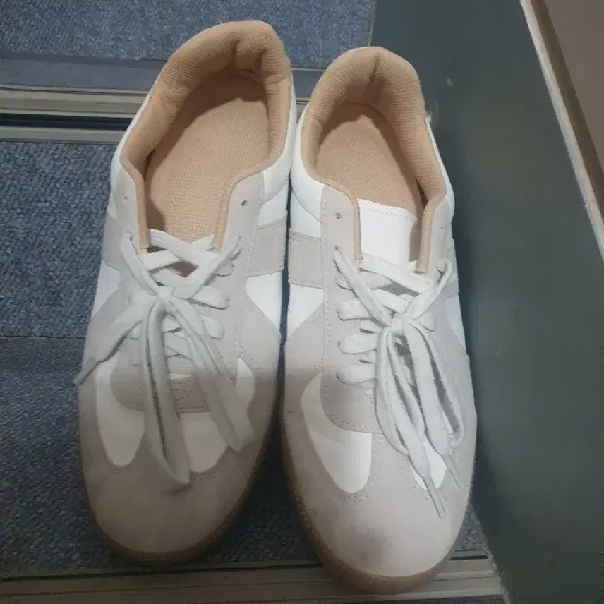 [BUNJANG] White/Beige Sneakers (270) / 스니커즈270