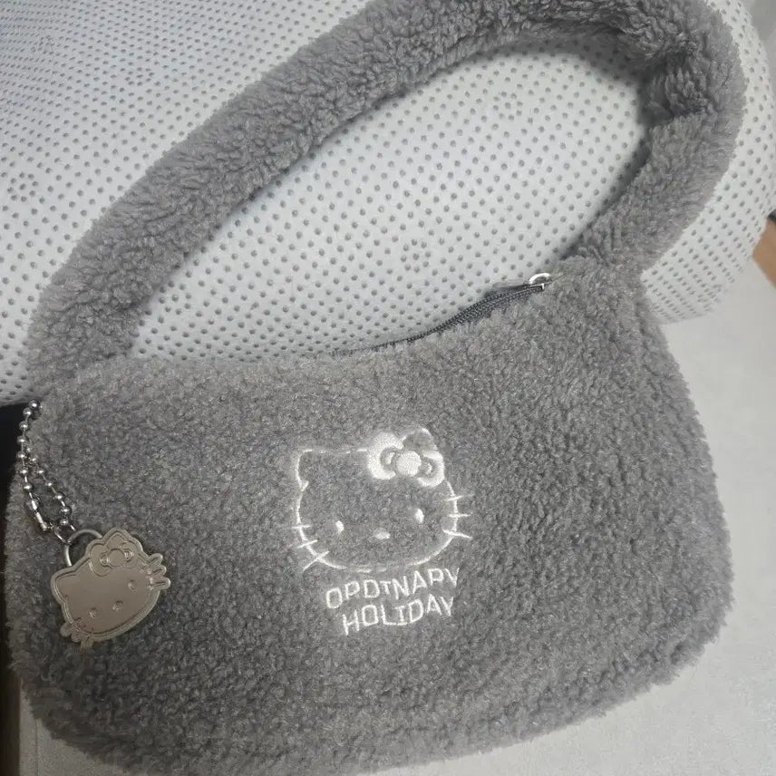 [BUNJANG] Hello Kitty Ordinary Fur Bag / 헬로키티 가방 오디너리 퍼 가방