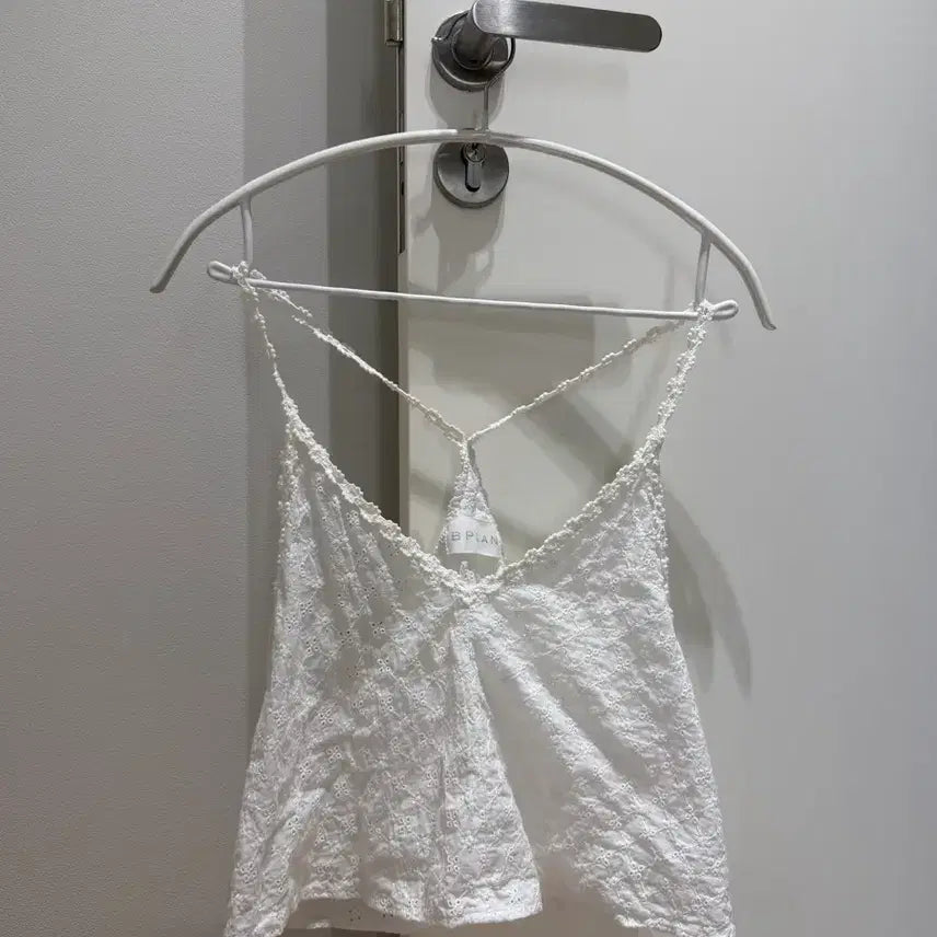 [BUNJANG] Beplen Layered Lace White Sleeveless Camisole / 비플랜 레이어드 레이스 화이트 슬리브리스 나시