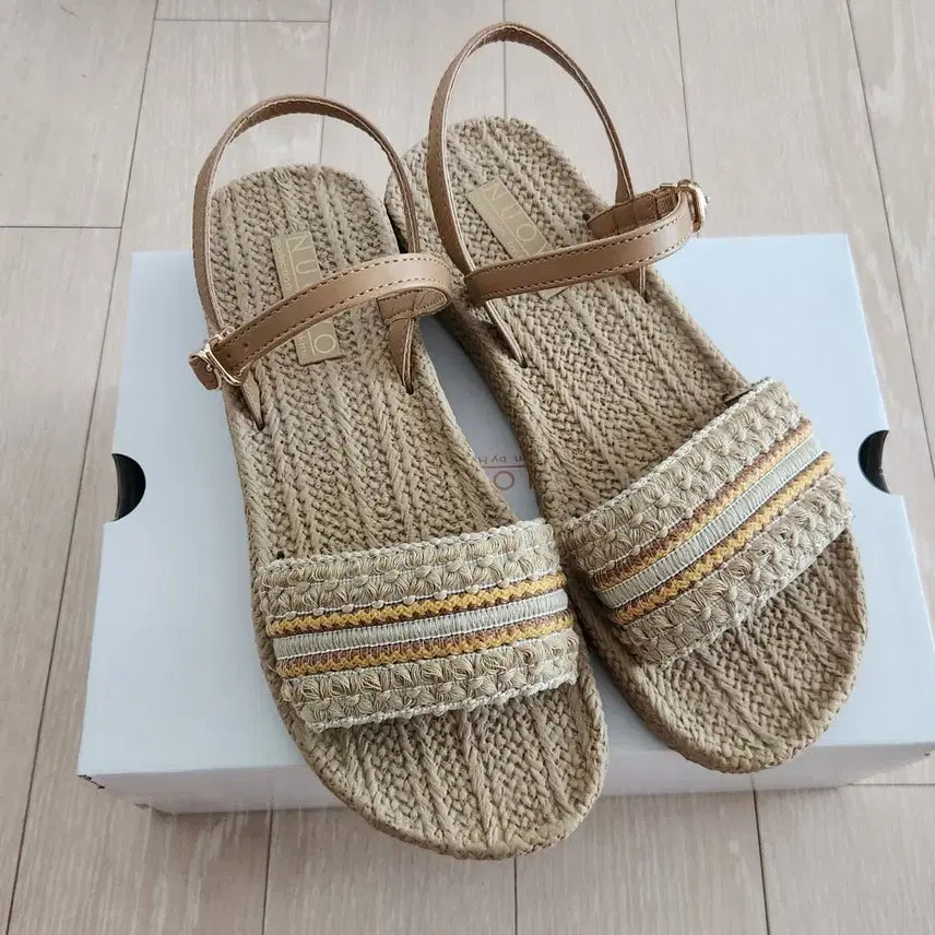[BUNJANG] Nuovo Ethnic Sandals / 누오보 에스닉샌들 240