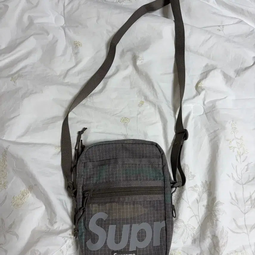 [BUNJANG] Supreme Woodland Camo Shoulder Bag / 슈프림 사이드백 우드랜드 카모 숄더백