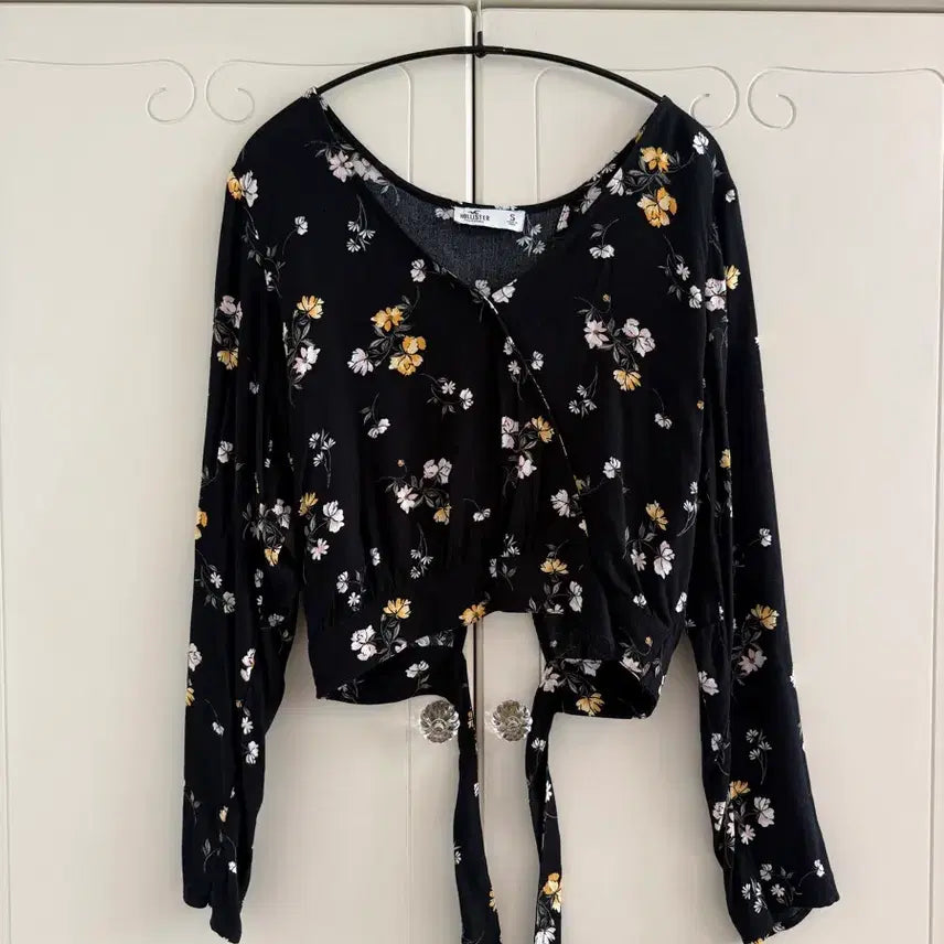 [BUNJANG] Hollister Cropped Flower Wrap Blouse Top (S) / 홀리스터 holister 크롭 플라워 랩 블라우스 탑 S