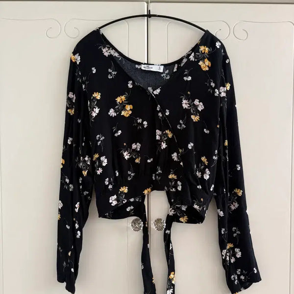 [BUNJANG] Hollister Cropped Flower Wrap Blouse Top (S) / 홀리스터 holister 크롭 플라워 랩 블라우스 탑 S